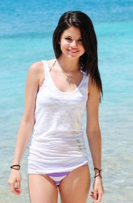 [Selena Gomez bikini baby[2].jpg]