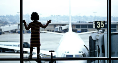 Девочка и самолеты
