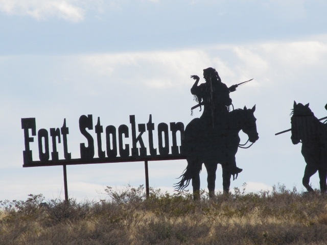 [Fort Stockton Sculptor 002[3].jpg]
