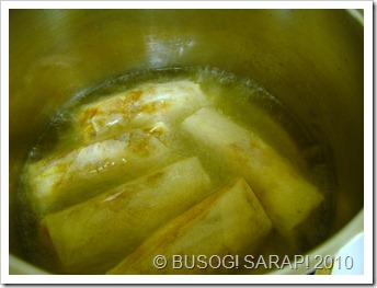 cooking turon© BUSOG! SARAP! 2010