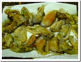 Drain Mussel Meat© BUSOG! SARAP! 2010