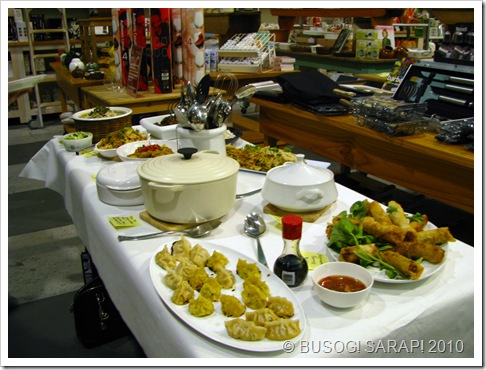 Asian theme Buffet table© BUSOG! SARAP! 2010