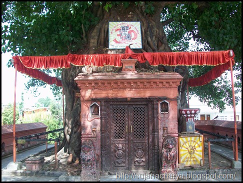 Front door, Dhumra Baraha
