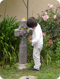 papi decorating the courtyard before the ceremony 006 papi decorating the courtyard before the ceremony 006