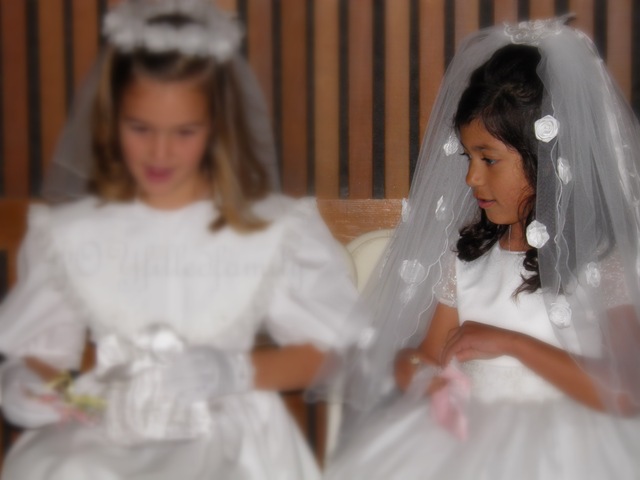 [girl talk while waiting for mass blur[5].jpg]