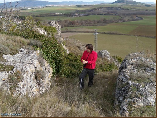 Rampa de entrada al poblado tallada en la roca Rampa de entrada al poblado tallada en la roca