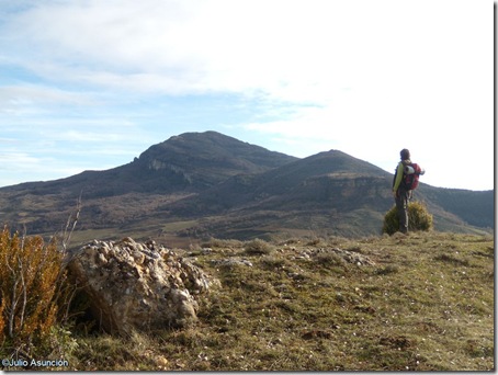La peña de Izaga desde la cima La peña de Izaga desde la cima