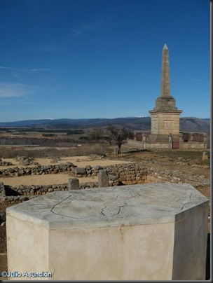 Mesa - Plano representando el cerco de Escipión - Numancia Mesa - Plano representando el cerco de Escipión - Numancia