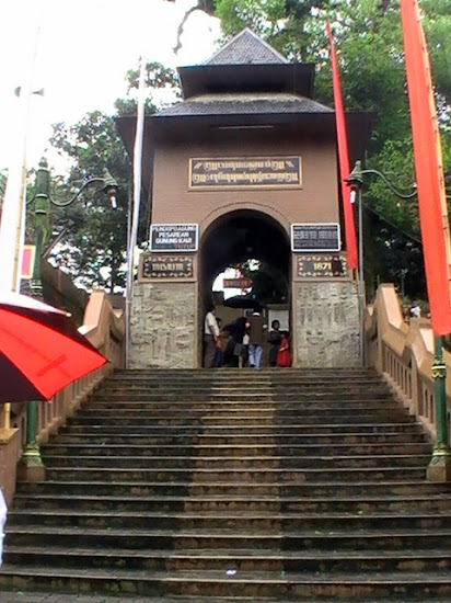 Pesarean Gunung Kawi, Wonosari, Kabupaten Malang - Indonesia