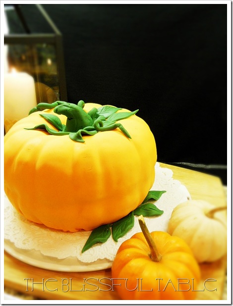 pumpkin spice cake with fondant 042a