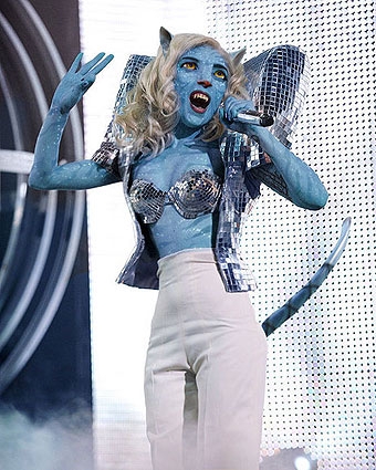 http://lh3.ggpht.com/_ubun1H7y8do/S4ro0u-m87I/AAAAAAAAAVs/wT17YlDxHfw/Famosos%20con%20look%20Avatar5.JPG