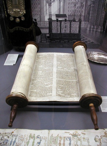 [Köln-Tora-und-Innenansicht-Synagoge-Glockengasse-040[4].jpg]