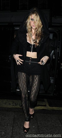 [kesha_attends_mahiki's_third_birthday_party_2670393[3].jpg]