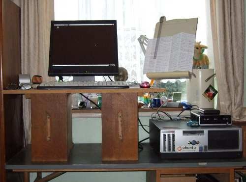 [StandingDesk1sml1[5].jpg]