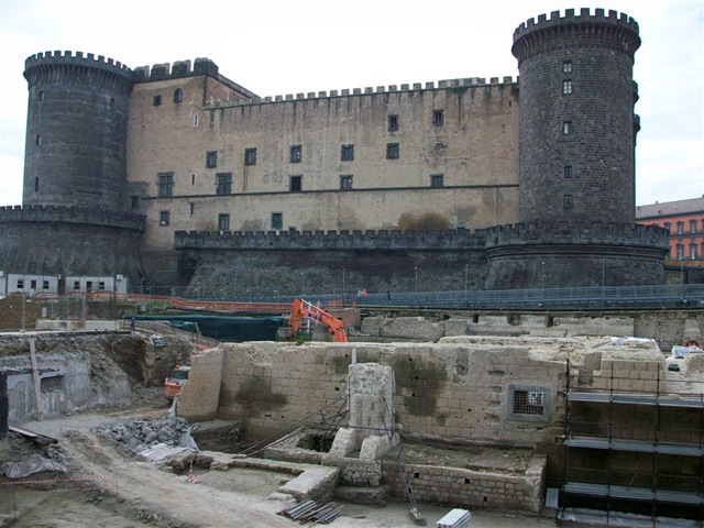 [Napoli_scavi metropolitana_Piazza Municipio1[4].jpg]