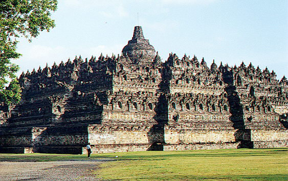 Borobudur http://lh3.ggpht.com/_v0KUTPU8vXE/SuwYimV0KzI/AAAAAAAAAEg/MweIarXQilY/s800/borobudur1.jpg