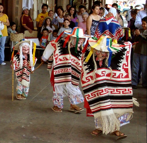 [Patz Dancers Circle[17].jpg]