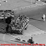 Indonesian Artilery protect President Palace