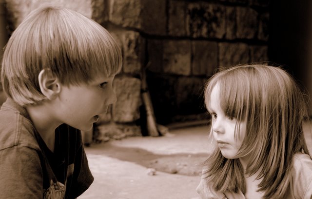 Jake and Tess discussing clues
