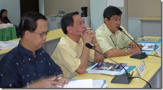 AQD Chief Dr. JD Toledo (right) with Dr. Jonathan Dickson (left), Head of BFAR’s Capture Fisheries Division,  and Dr. Carlos Baylon (middle), Dean of the College of Fisheries and Ocean Sciences, University of the Philippines Visayas, during the PTAC meeting