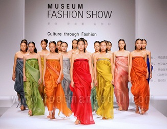 Museum Fashion Show 01