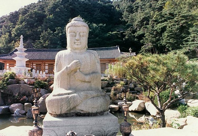 [Gunwi Seated stone trinity vairocana buddha statues at grotto[9].jpg]