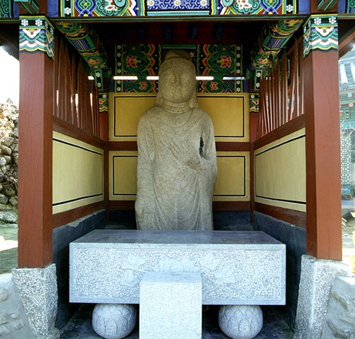 [Gunwi Standing stone buddha statue at Daeyulsa Temple[5].jpg]
