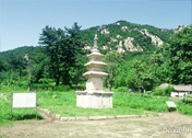 [Gyeongju Tri-story stone pagoda at the Cheonryongsa Temple site[5].jpg]