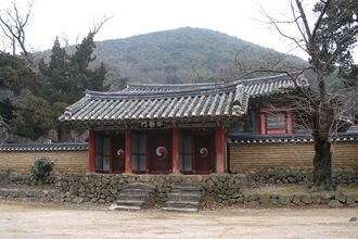 Gyeongju Oksan Seowon Academy Yeongnangmun, the front gate