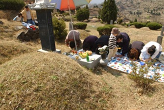 Chuseok visit ancestral graves