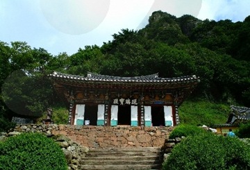 Cheongnyangsa Temple Yuribojeon  