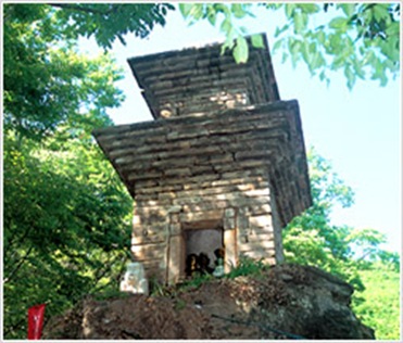 Yeongyang  Samji-ri mojeon Three-storied Stone Pagoda