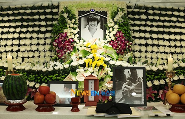 [Park Yong Ha Funeral 05[7].jpg]