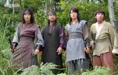 [Gweyu, Hae-myeong, Muhyul and Maro[5].jpg]