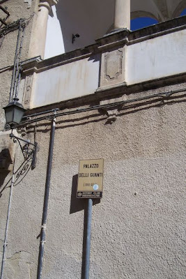 Manfredonia, Palazzo delli Guanti