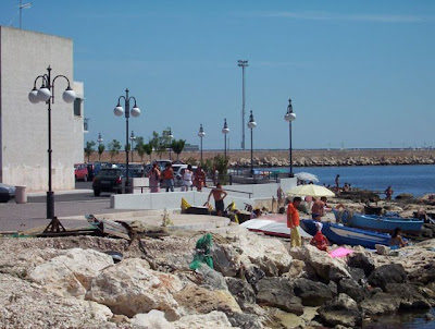 Manfredonia, Al bagno sulla scogliera