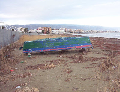 Manfredonia, Barca sulla spiaggia
