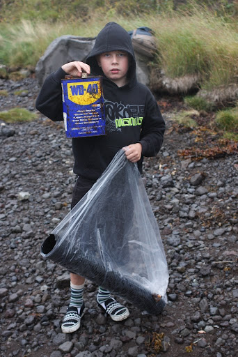 Coast cleaning session with school kids in Reykjavik