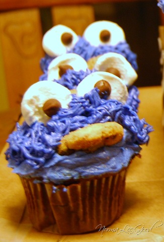 [cookie monster cupcake normaleegood dot com[8].jpg]