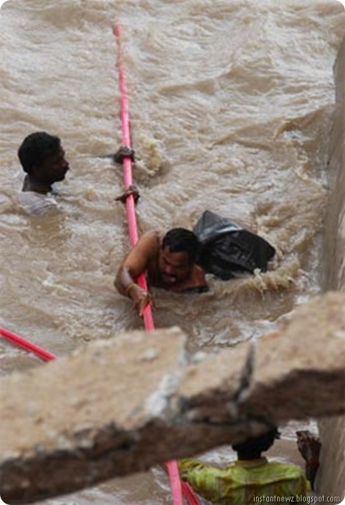 Floods wreak havoc in Andhra, Karnataka004