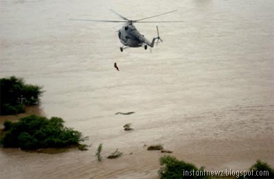 [Floods wreak havoc in Andhra, Karnataka012[3].jpg]