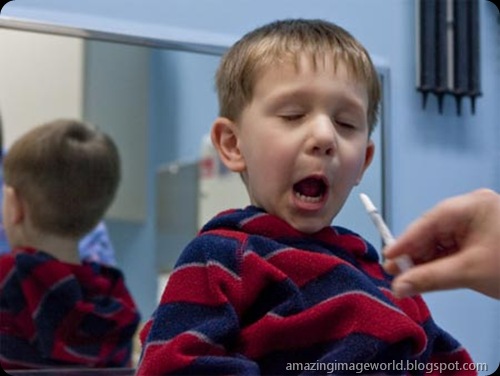Three-year-old gets Swine Flu vaccine001