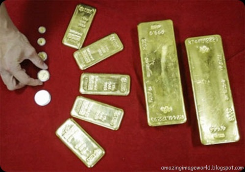 Gold bars, ingots at Taipei bank001