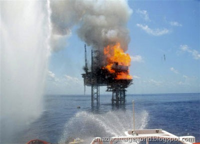 [West Atlas oil rig is seen burning001[3].jpg]