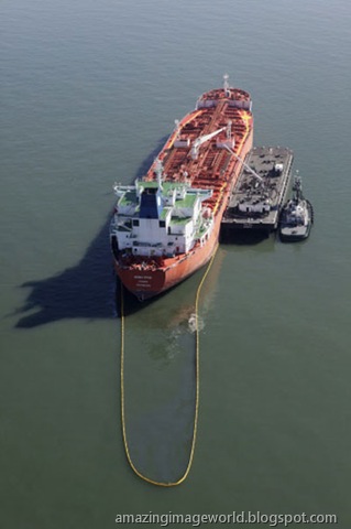[Aerial view of the tanker001[3].jpg]
