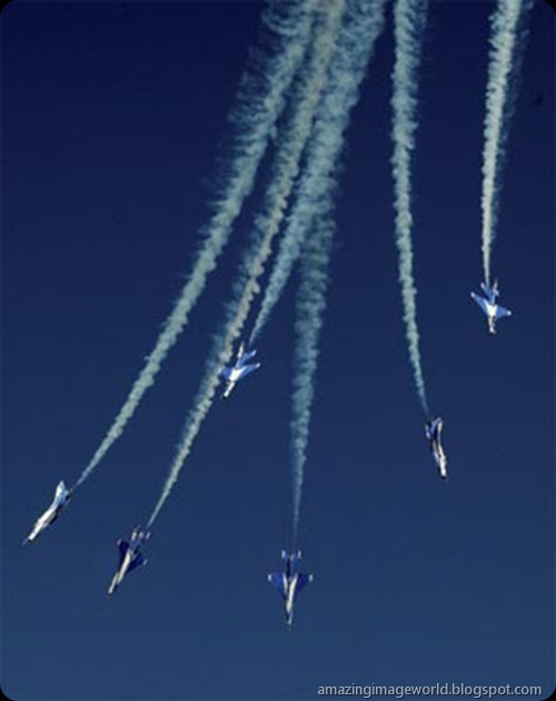 Fighter jets perform during a rehearsal001