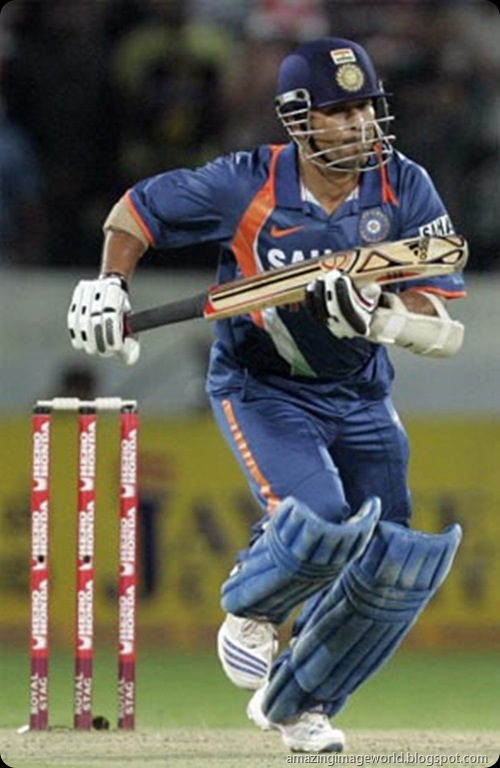 Tendulkar completes 17,000 runs in ODIs001