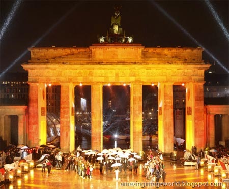 [20th anniversary of the fall of Berlin Wall008[3].jpg]