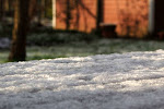 Sneeuw op de tuinbank - detail