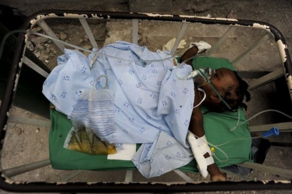 [A child treated at the #Haiti Doctors Without Borders run Carrefour hospital recovers in a quiet area after she is stabilized. © Julie Remy[5].jpg]